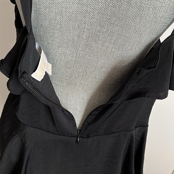 MICHAEL KORS NWOT Dressy Ruffle Long Blouse Top, Size M - Picture 7 of 10